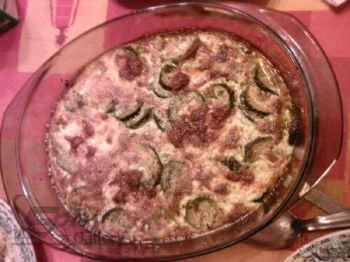 Flan de courgettes gratiné au fromage, plat convivial et savoureux, recette facile avec légumes frais, parfait pour repas léger ou accompagnement, présentation appétissante en gratin doré et fondant.