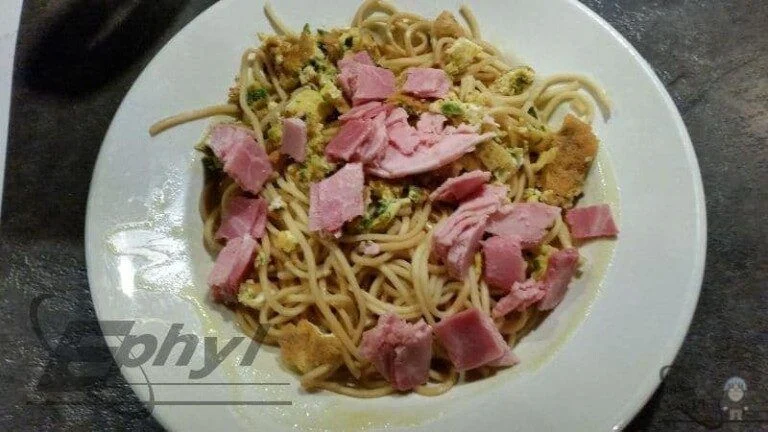 pâtes,coquillettes,jambon blanc,crème fraîche,ciboulette,recette rapide,cuisine familiale,plat économique.