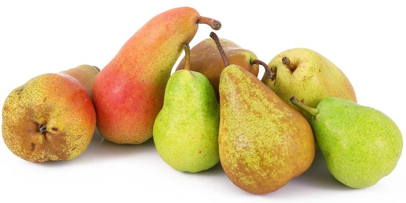 Poires mûres et vertes, fraîches, prêtes à être dégustées ou utilisées en cuisine, présentées en gros plan pour une image appétissante et naturelle.