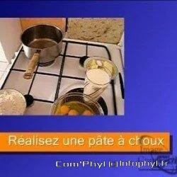 Fait maison : préparation de pâte à choux avec ingrédients et ustensiles sur la cuisinière pour réaliser une gourmandise traditionnelle française.