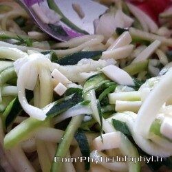 Salade printanière courgettes et emmental